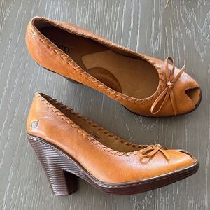 Born Elegant Cognac Tan Leather Peep-Toe Heels Wedge Bow Details Women’s Size 9M